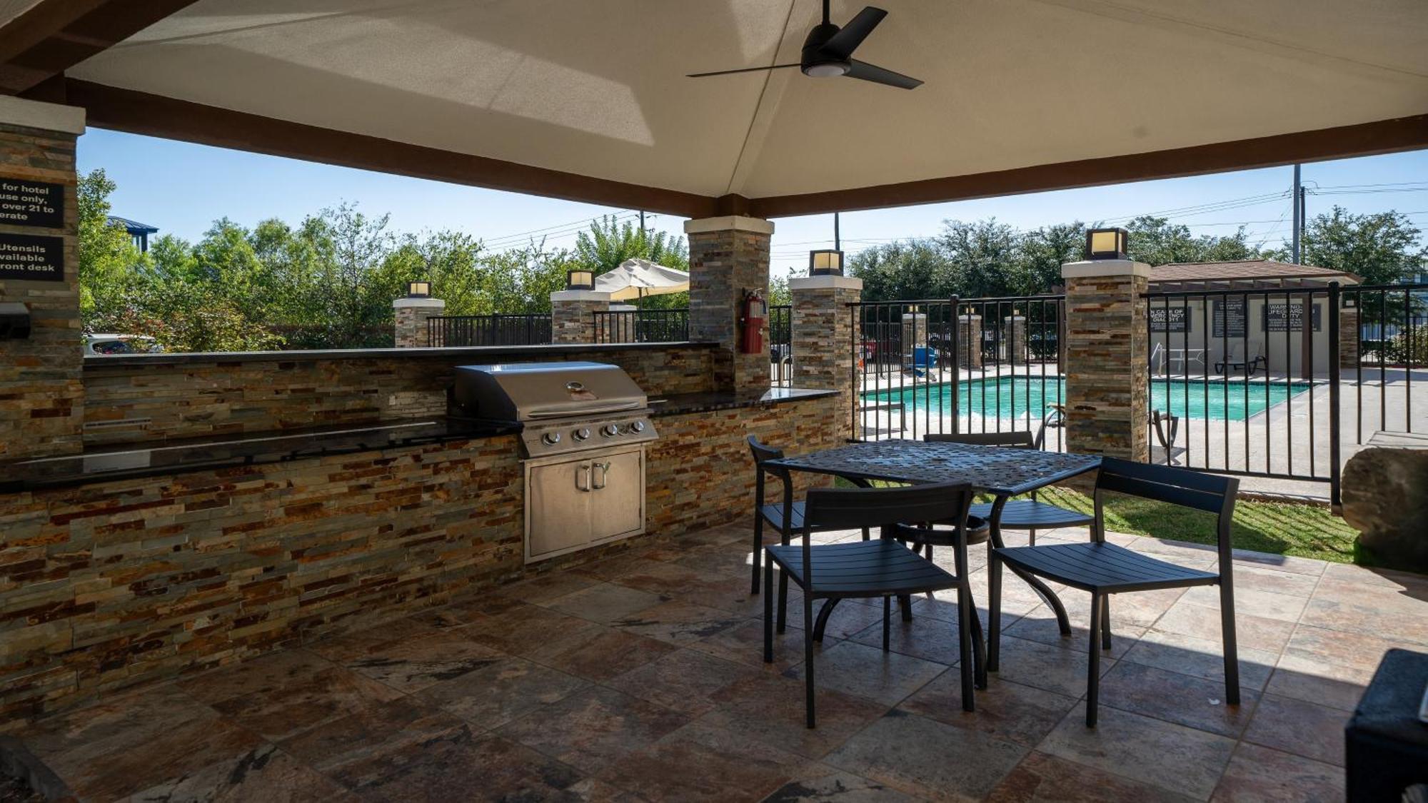 Candlewood Suites Baytown By Ihg Exterior photo
